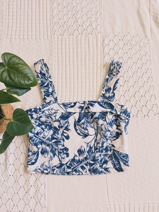 Abercrombie & Fitch Tops - Abercrombie & Fitch Blue Floral
Tank Top